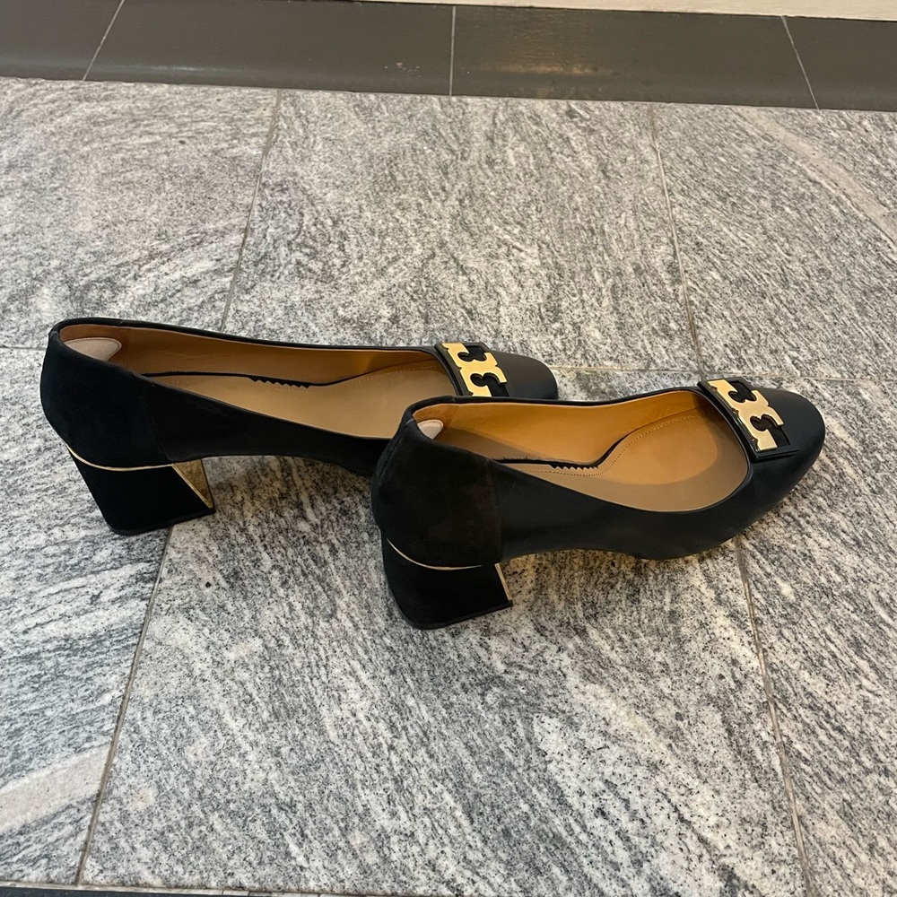 Tory Burch patent leather Gigi rounded heels black and gold